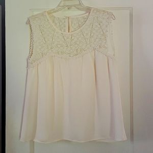 Capped sleeve ivory blouse. Size M.